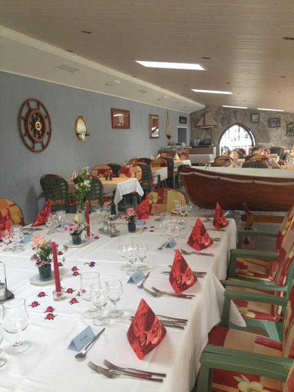 Hotel Du Port - Free Parking - Breakfast Included Estavayer-le-lac Bagian luar foto
