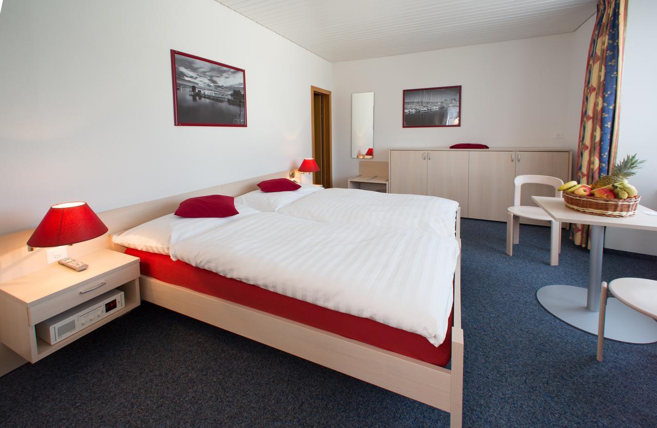 Hotel Du Port - Free Parking - Breakfast Included Estavayer-le-lac Bagian luar foto
