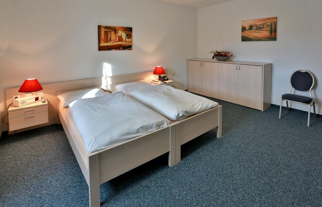 Hotel Du Port - Free Parking - Breakfast Included Estavayer-le-lac Bagian luar foto