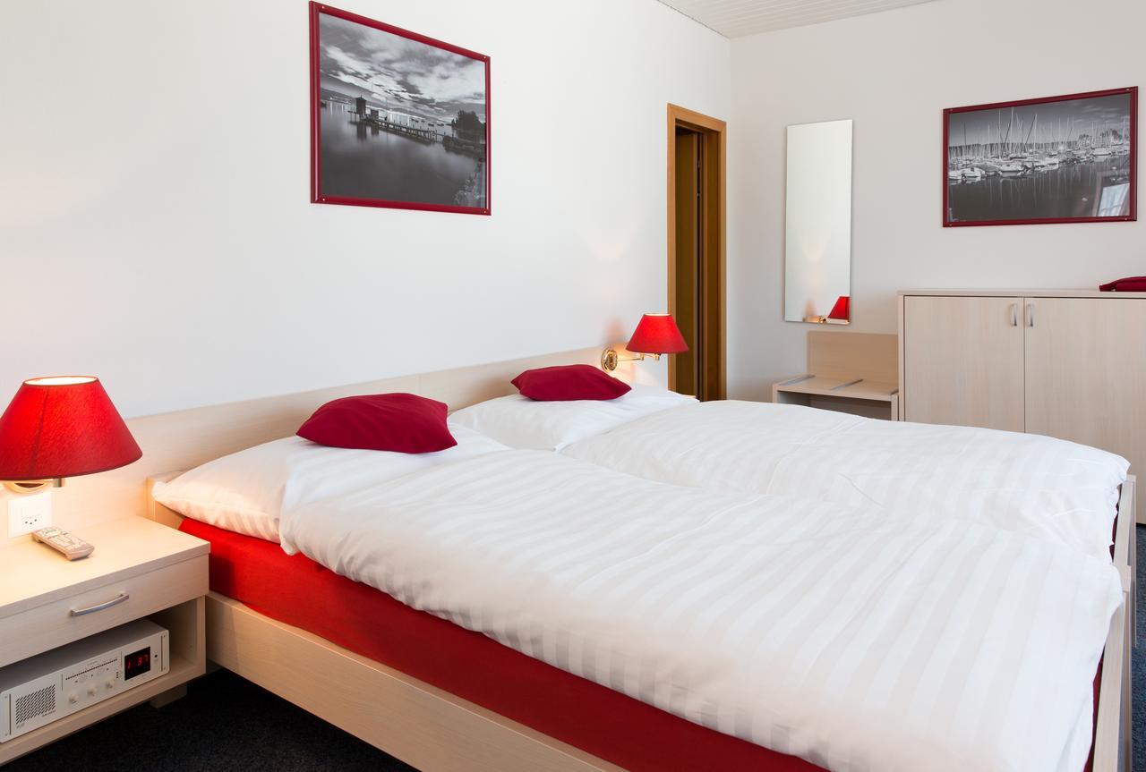 Hotel Du Port - Free Parking - Breakfast Included Estavayer-le-lac Bagian luar foto